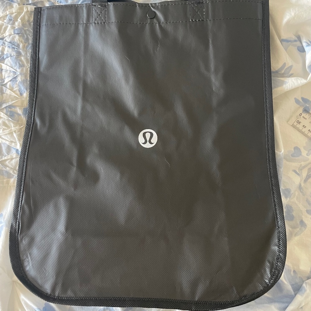 NWOT Lululemon bag